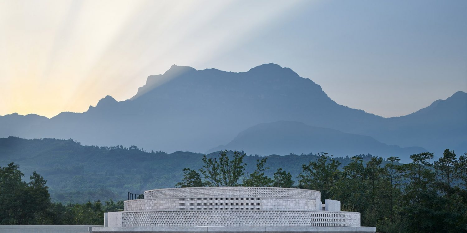 where-architecture-meets-nature:-neri-&-hu-design-a-whisky-distillery-backdropped-by-mount-emei-–-architecture-collection