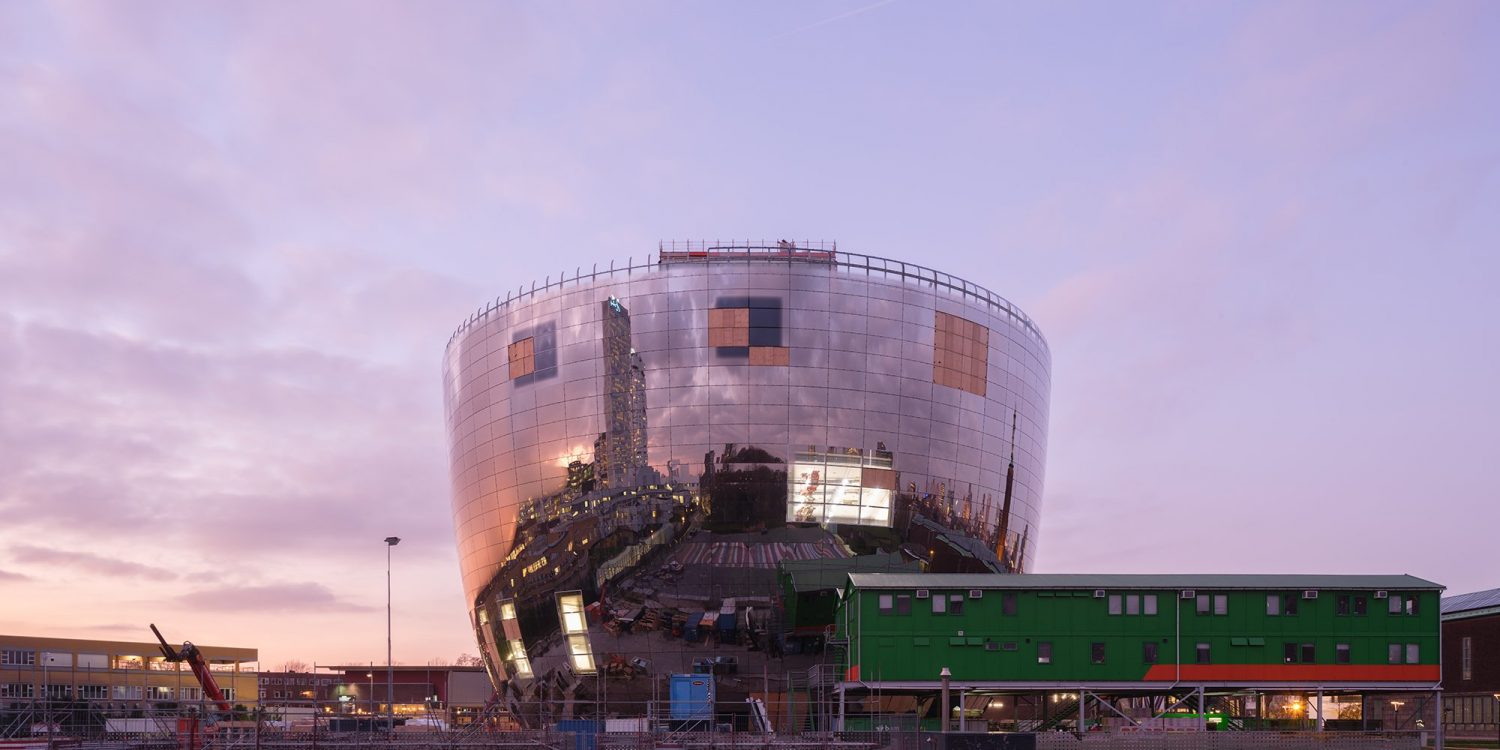 mvrdv’s-enormous-mirrored-art-storage-in-rotterdam,-depot-boijmans-van-beuningen-–