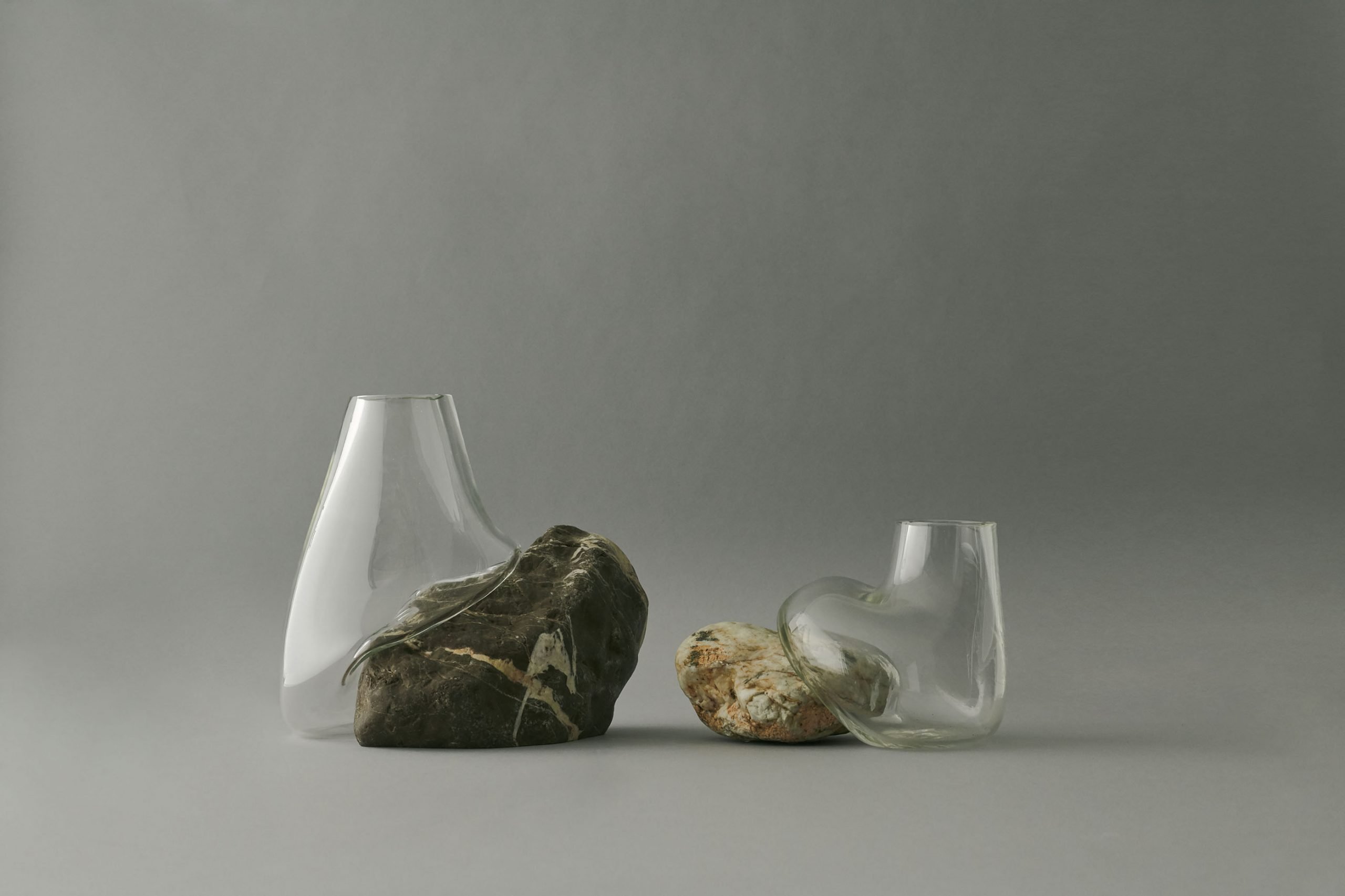 shaped-around-rocks,-laetitia-jacquetton’s-stunning-glass-vases-–