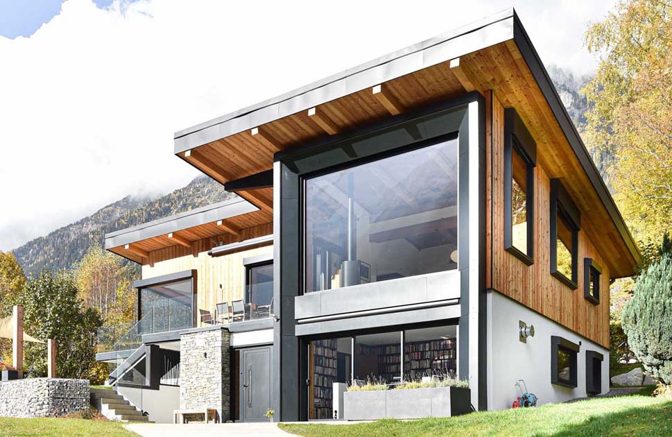 the-large-picture-window-on-this-house-was-designed-to-maximize-the-mountain-and-valley-views