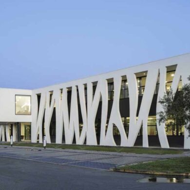 this-bread-inspired-facade-was-designed-for-a-manufacturer-of-bakery-machines