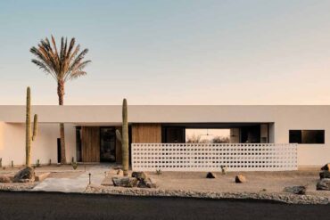 a-contemporary-desert-home-with-mid-century-modern-design-elements