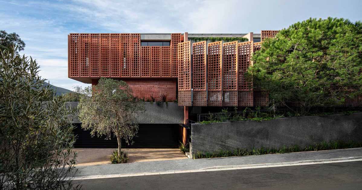red-pigmented-concrete-screens-surround-this-new-home-in-cape-town
