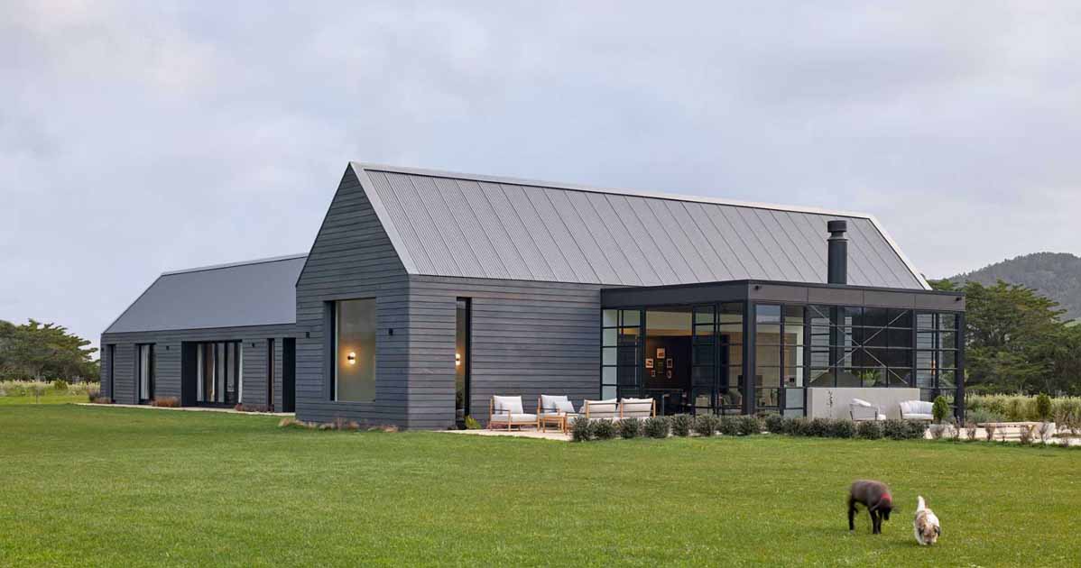 a-modern-farmhouse-by-the-sea-in-new-zealand