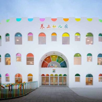 this-kindergarten-design-features-vibrant-colored-glass-inside-and-out