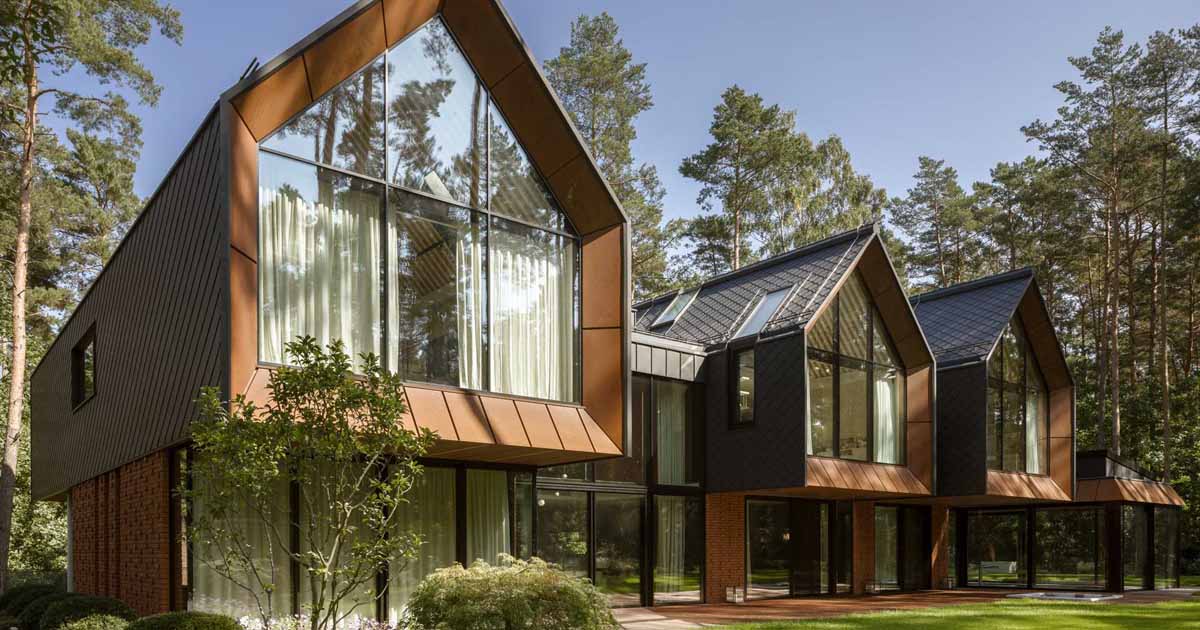 elevated-elegance:-a-unique-home-in-the-forest-with-a-trio-of-tile-clad-gables