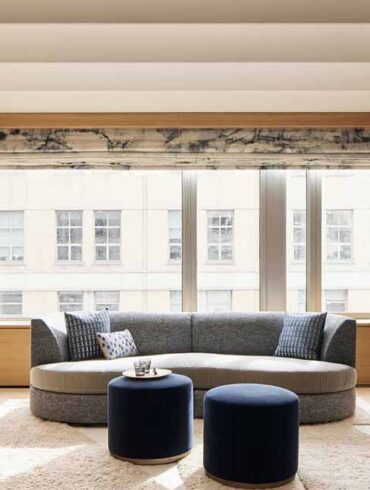 scalloped-ceilings-are-the-elegance-overhead-in-this-new-york-apartment