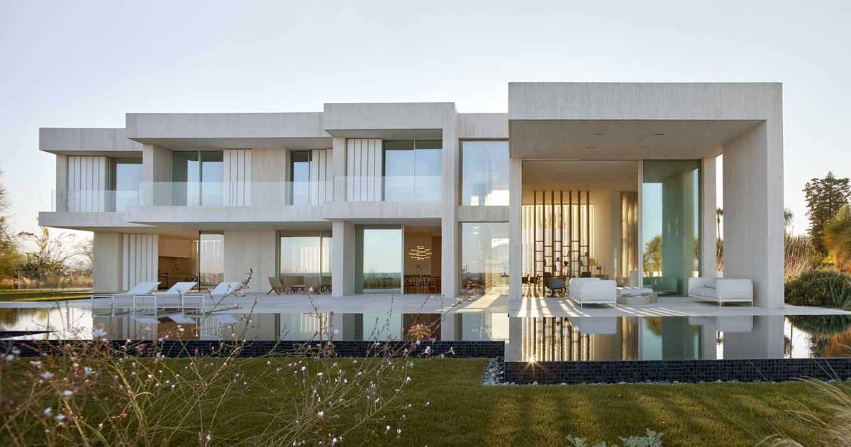 a-white-concrete-exterior-protects-this-seaside-mediterranean-house