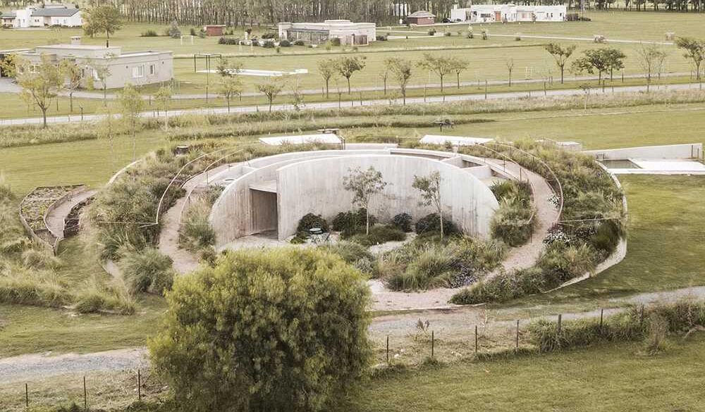 a-home-designed-to-walk-up-and-around-the-green-roof