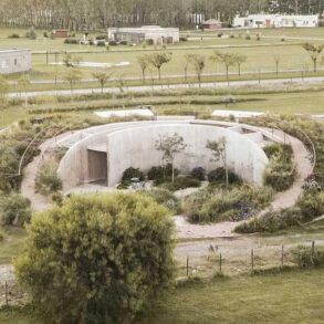 a-home-designed-to-walk-up-and-around-the-green-roof