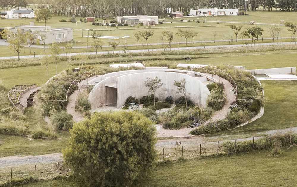 a-home-designed-to-walk-up-and-around-the-green-roof